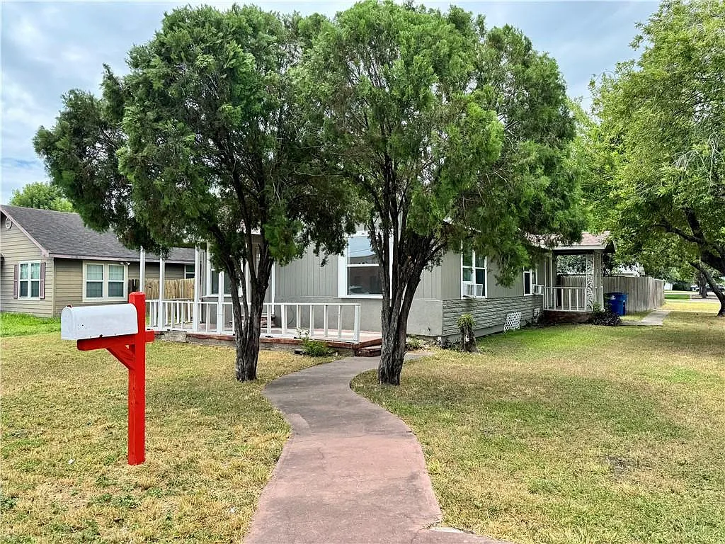 3 bed, 1066 sqft, $1,575 — Photo 3