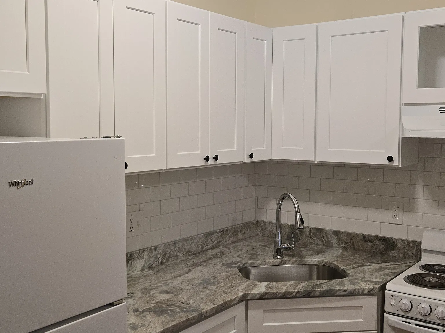 1 bed, 600 sqft, $2,300 — Photo 3