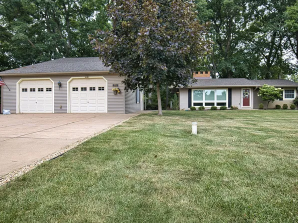 8683 Club House Dr, Brighton, MI 48116