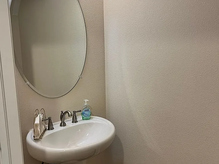115 N Arrawana Ave #7 — Photo 25