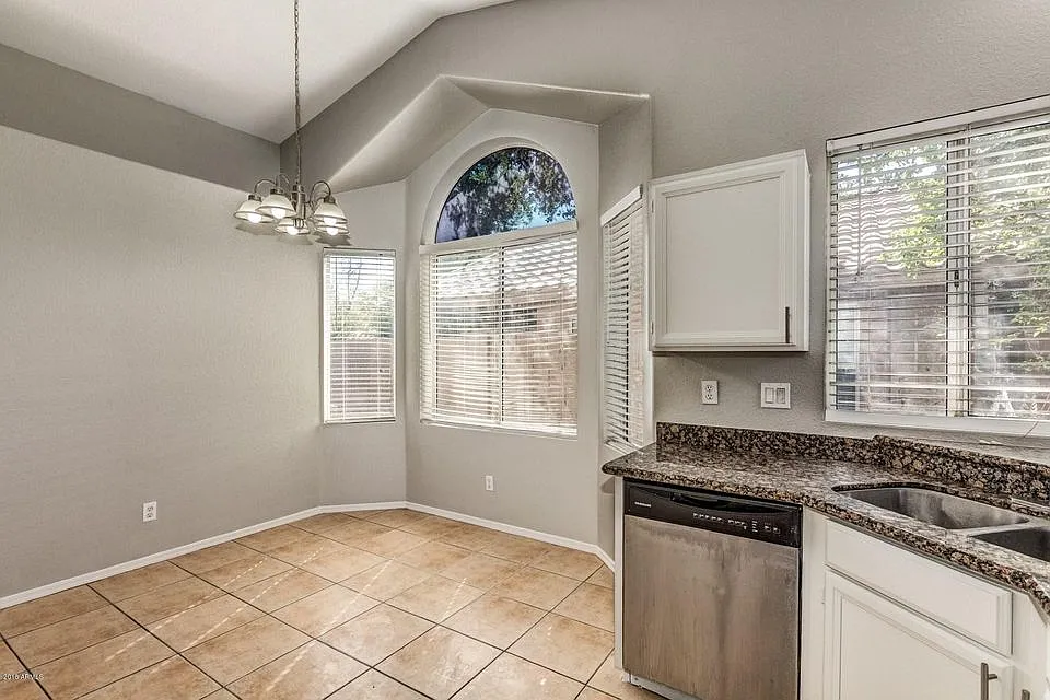 831 W Sierra Madre Ave