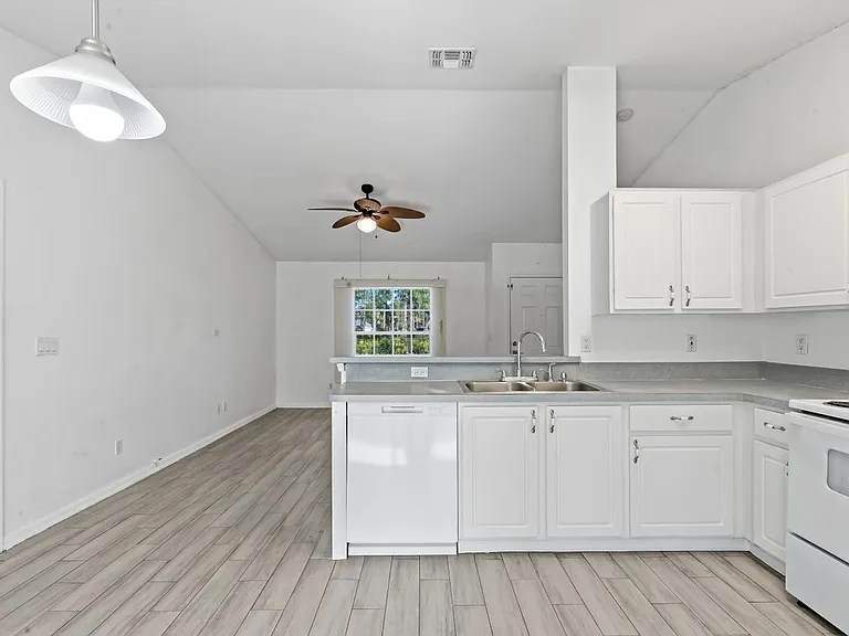 913 Canton Ave — Photo 13