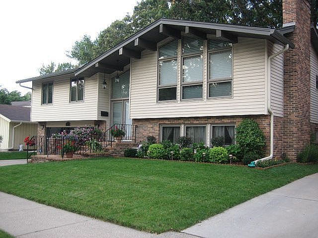 1st image of 4133 Burton Ln