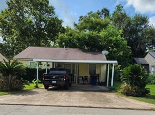 740 Lorrain St, Angleton, TX 77515