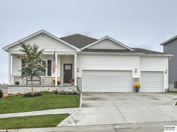 17605 Rose Lane Rd, Omaha, NE 68136