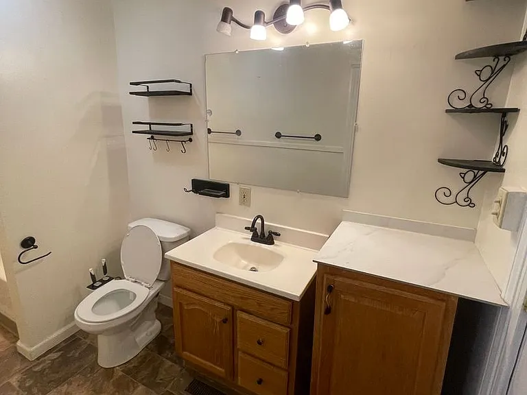 327 N Alabama St — Photo 17