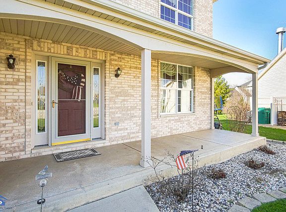 3rd image of 25552 W Blue Bell Ct