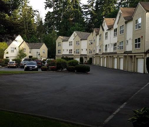 Lots of front parking in addition to tandem garage