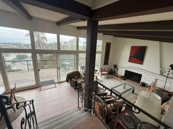 306 Ocean View Dr, Vista, CA 92084