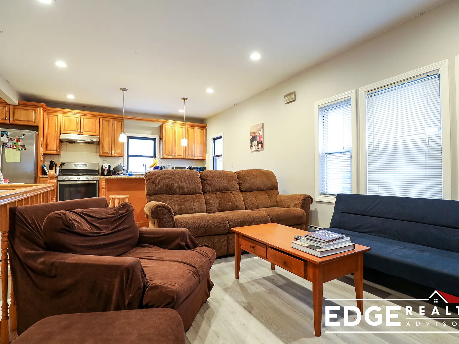 4 bed, 1800 sqft, $5,200 — Photo 2