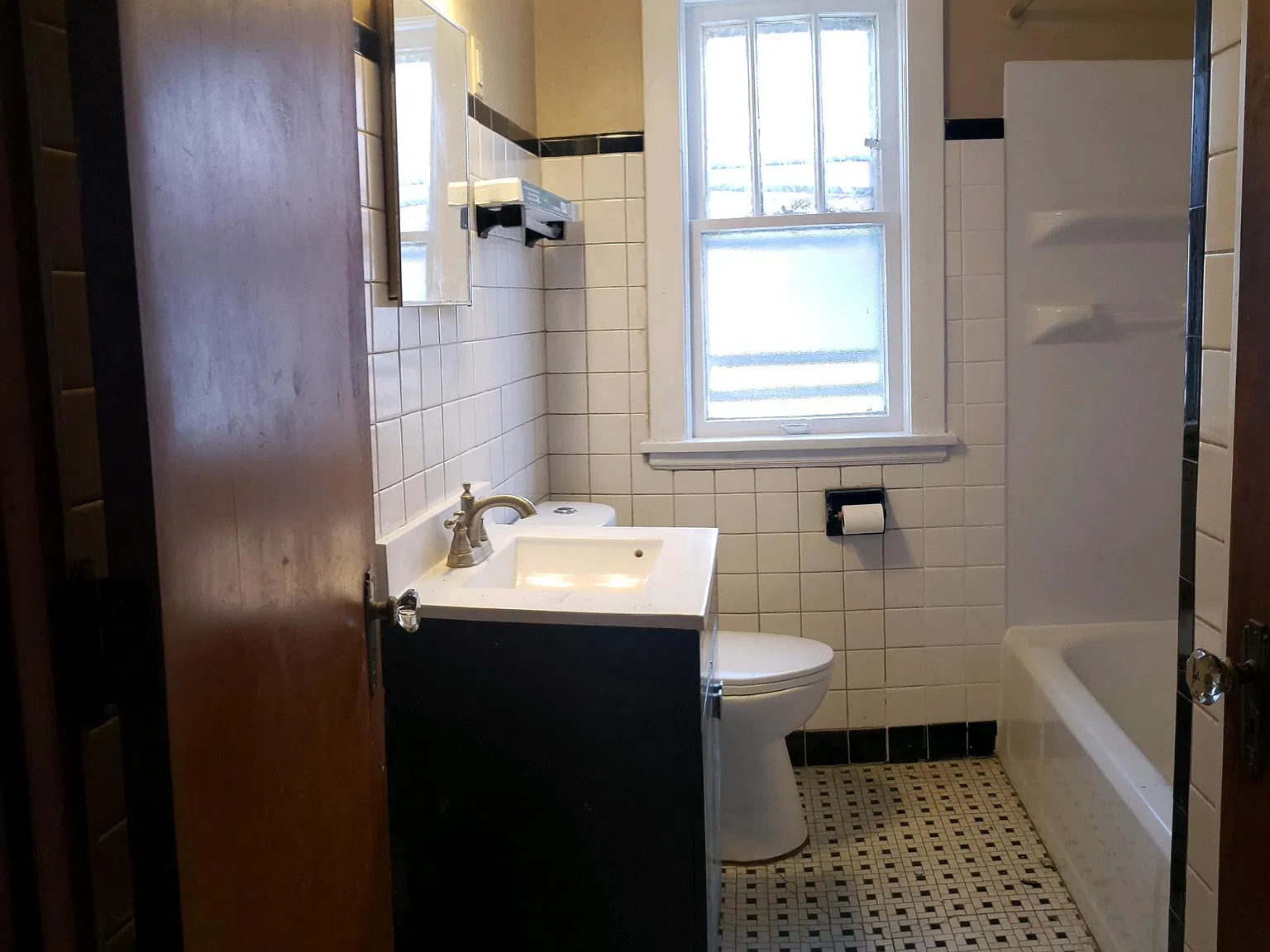 2 bed, 1018 sqft, $1,295 — Photo 3