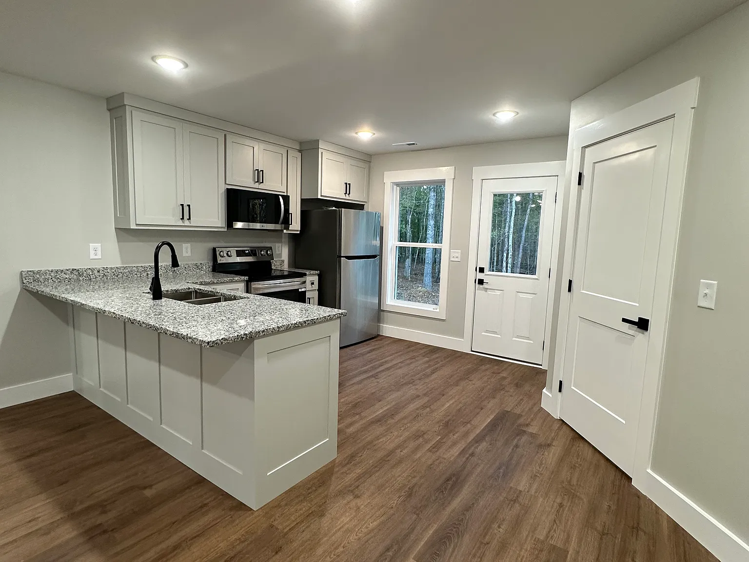 154 Turnpike Rd — Photo 3
