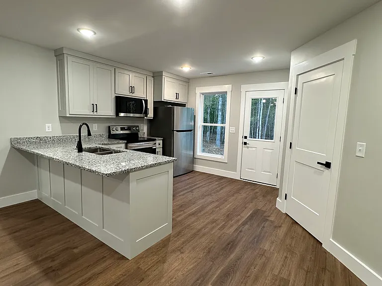 154 Turnpike Rd — Photo 3