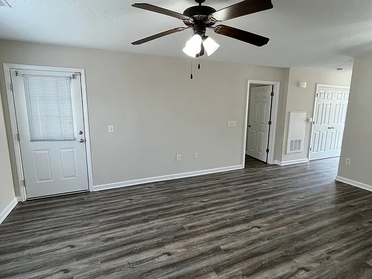 Meridian Park Apartments — Photo 28