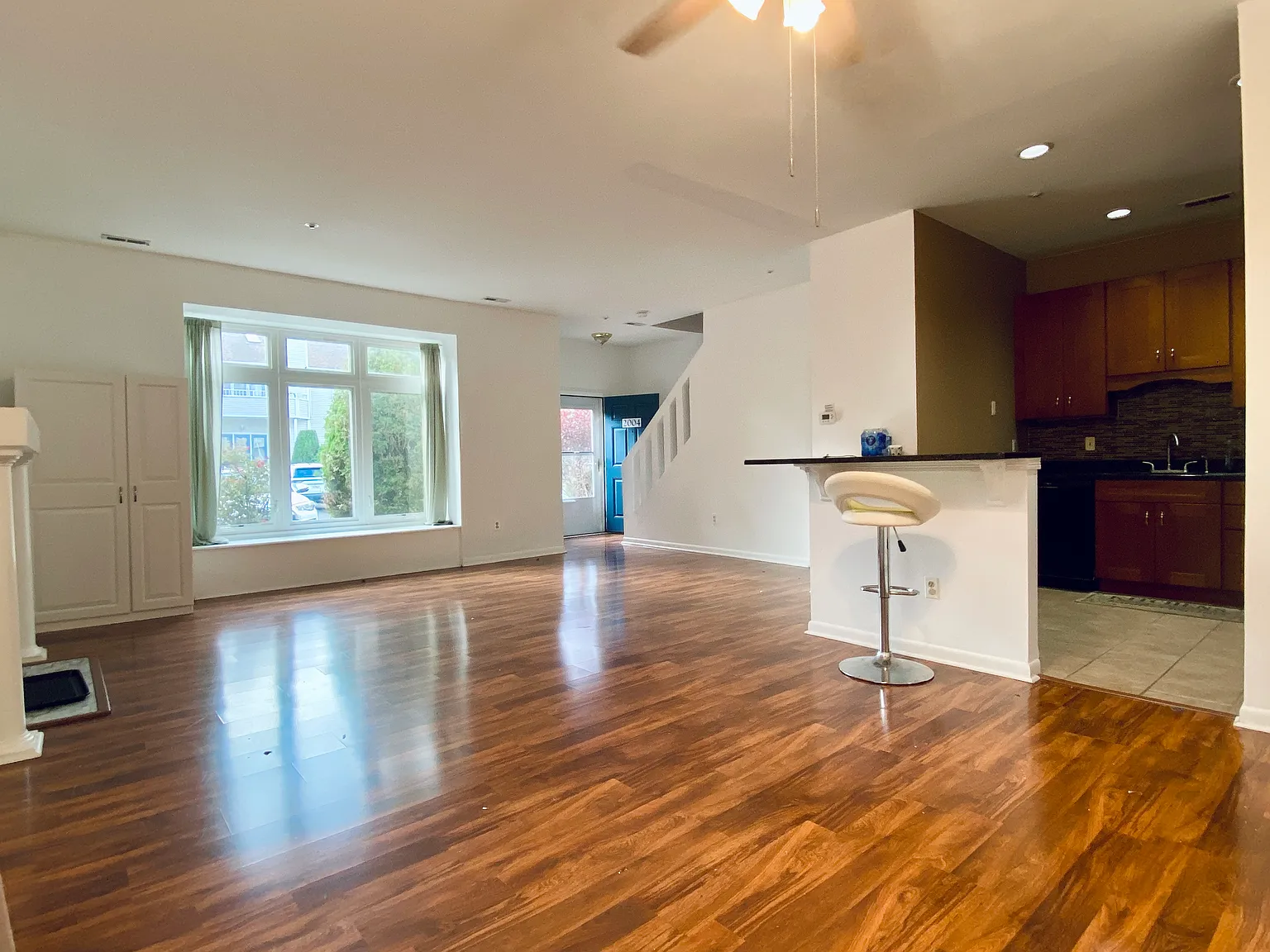 2 bed, 2.5 bath, 1244 sqft, $2,100 — Photo 2