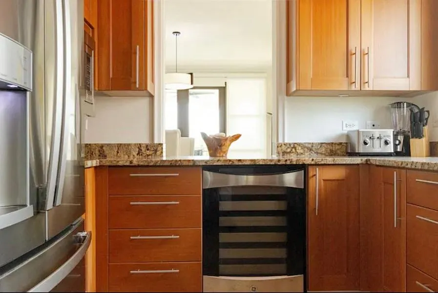 3 bed, 3.5 bath, 2696 sqft, $10,000 — Photo 4