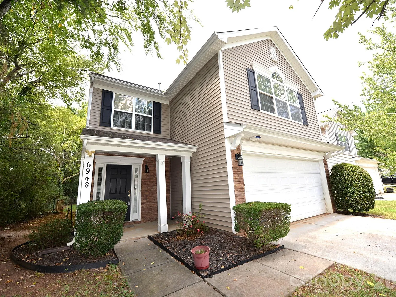 3 bed, 2.5 bath, 1988 sqft, $2,050 — Photo 2