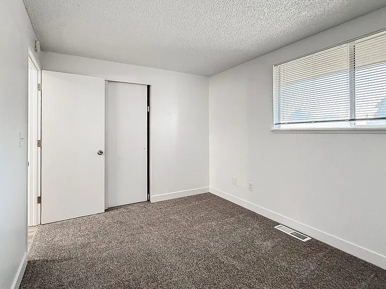Tahoma Park Apartments — Photo 34