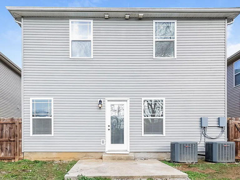 1217 Catawba Way — Photo 17