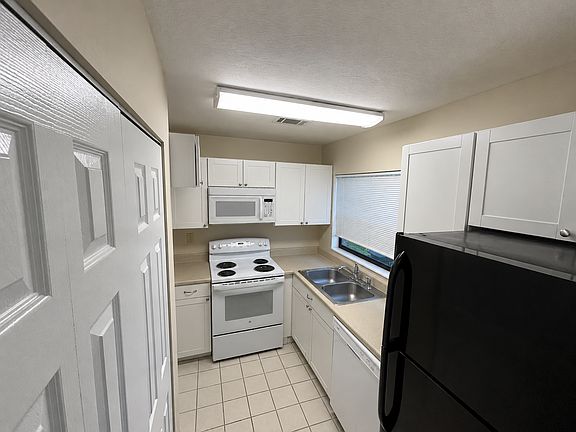 5th image of 4524 SW 46th Dr