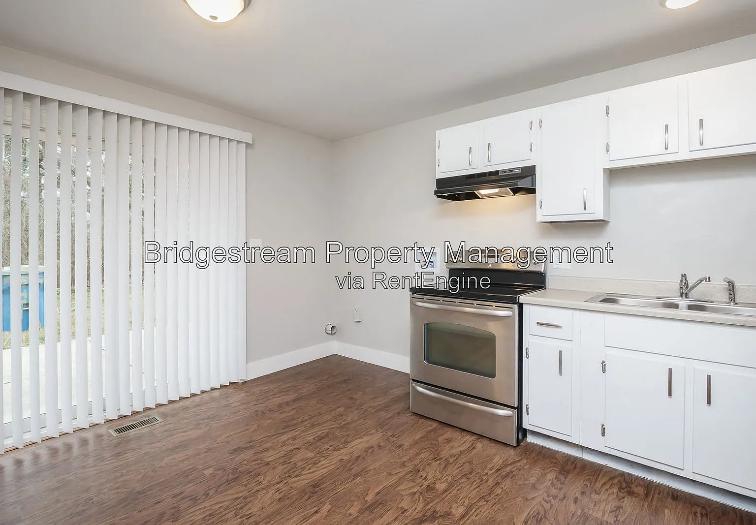 2 bed, 1.0 bath, $950 — Photo 2