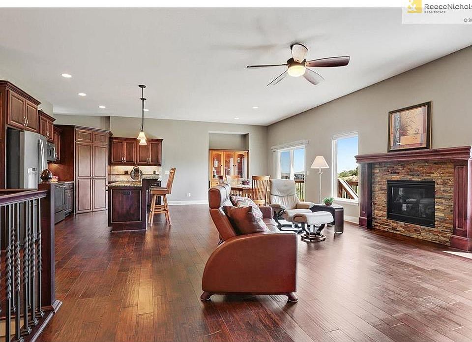 Wonderful open plan with beautiful wood floors!