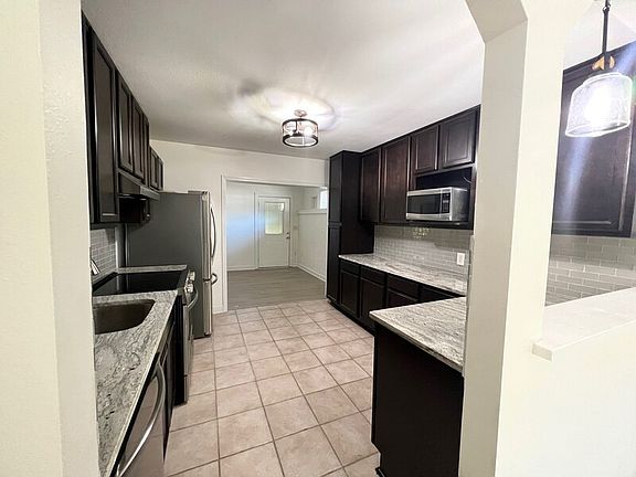 5th image of 610 Sunset Blvd W Unit A
