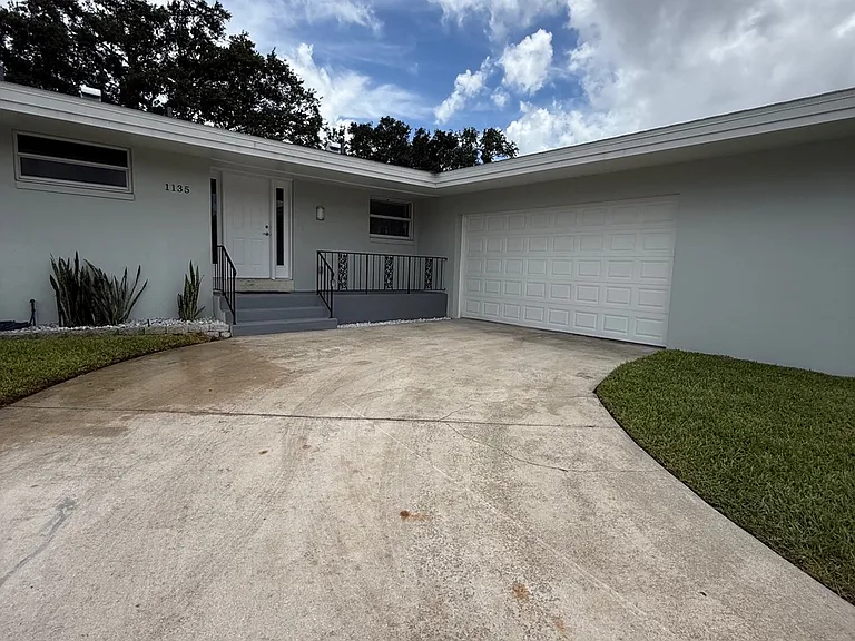 1135 Granada, front entrance
