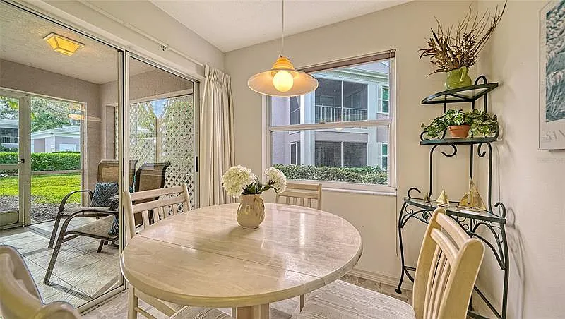 2 bed, 1099 sqft, $1,850 — Photo 4