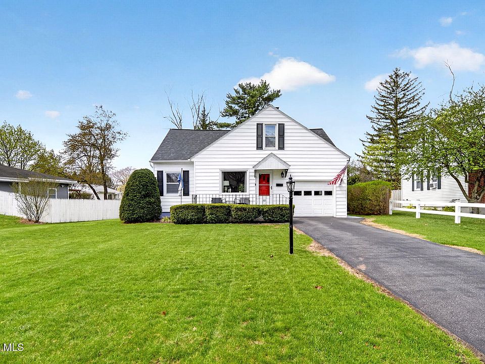 1st image of 32 Puritan Drive