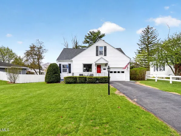 32 Puritan Drive, Rotterdam, NY 12306