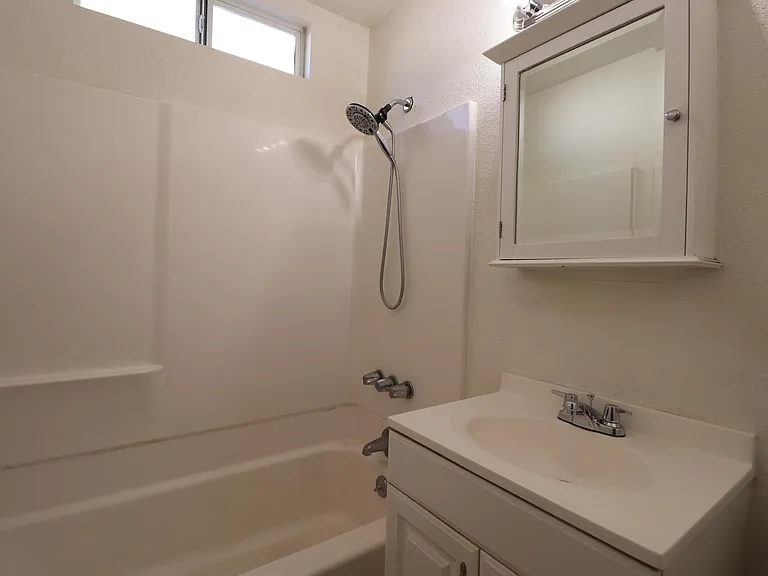 413 N Burton St — Photo 2