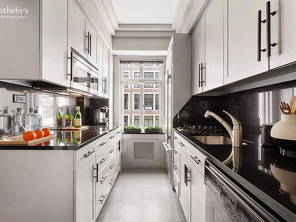 5th image of 65 E 76th St APT 10B