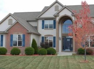 W174N10238 Tanglewood Dr, Germantown, WI