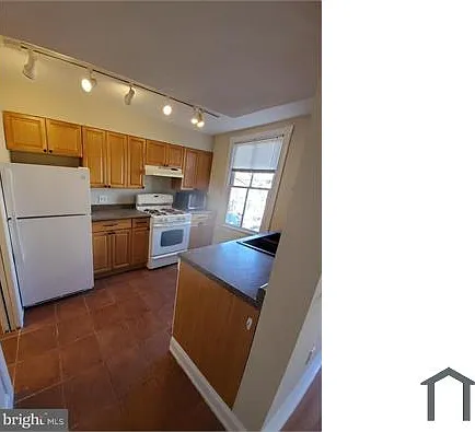 112 Linden St #2 — Photo 11
