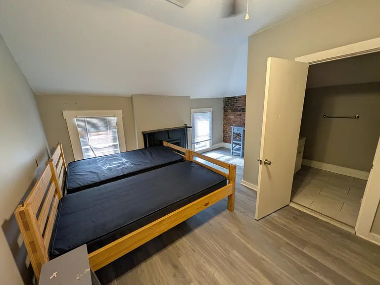205 W Breckinridge St #5 — Photo 5