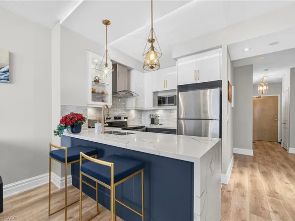 220 Burnhamthorpe Rd W #1004, Mississauga, ON L5B 4N4