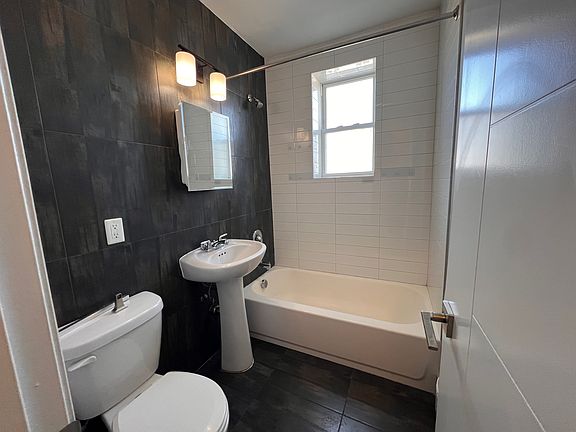 3rd image of 104 N Grove St #501