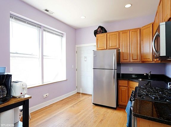 4th image of 850 N Damen Ave APT 3F