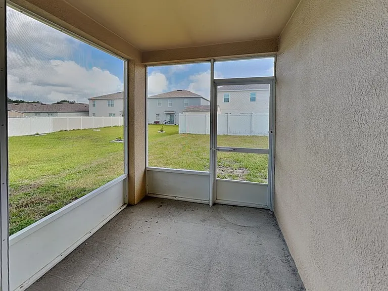 1043 Bethpage Rd — Photo 10