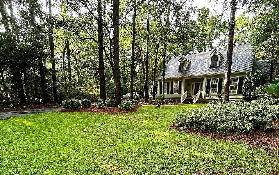 This gorgeous house is locat