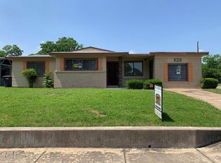 2300 Carruthers Dr, Fort Worth, TX 76112