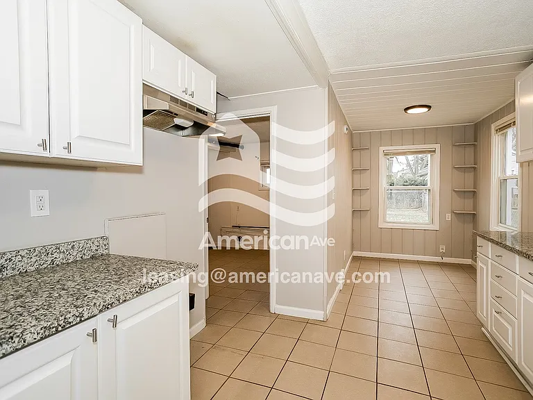 571796_007_kitchen_7.jpg