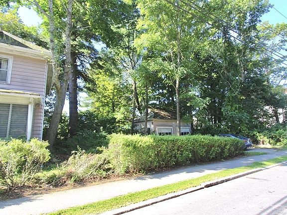 4th image of 179 Groveland St