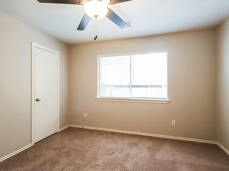 5915 Culross Close — Photo 13