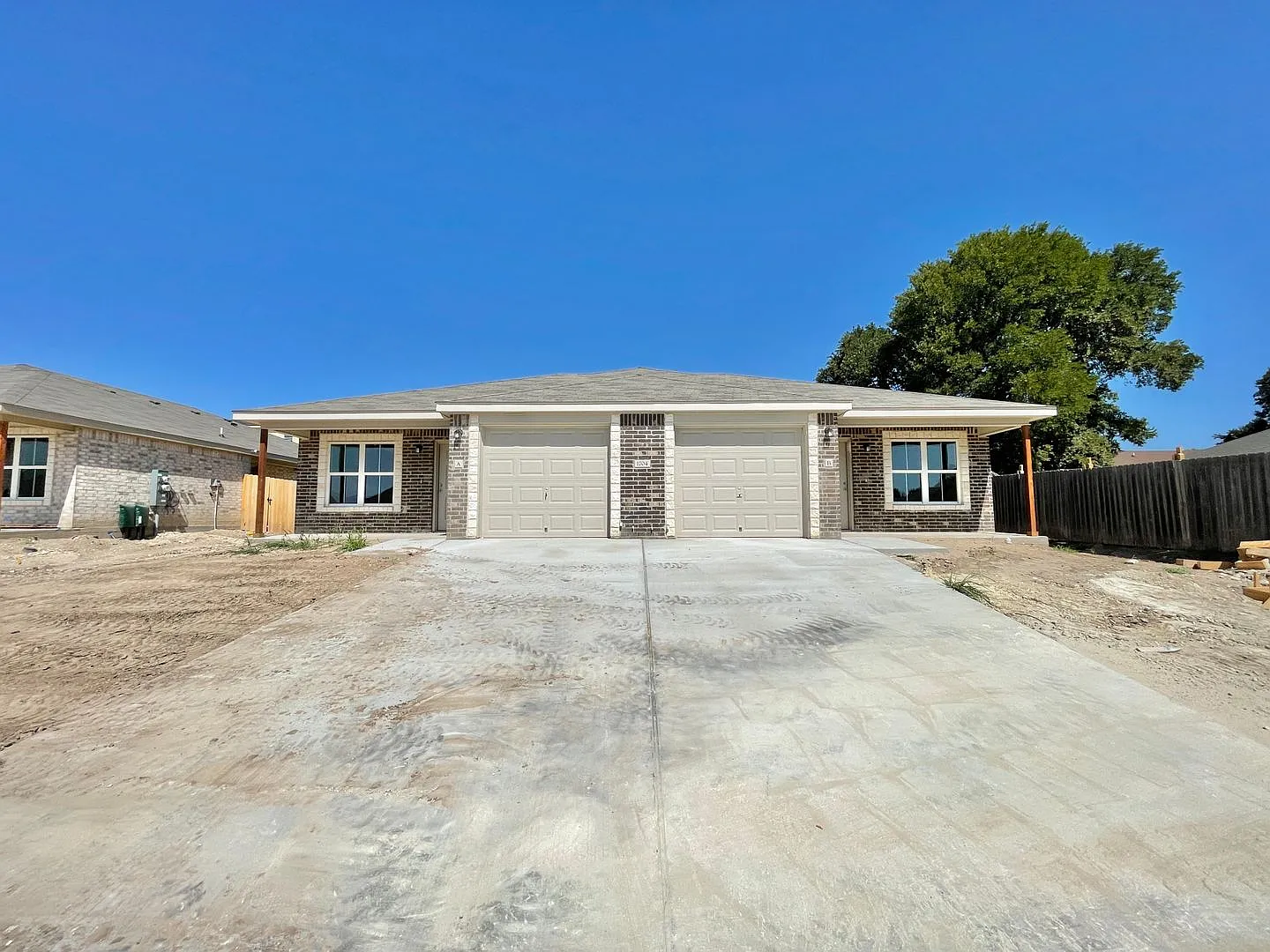 1704 Clovis — Photo 1