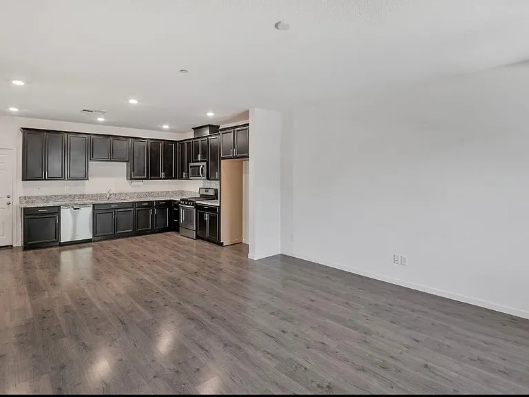11030 International Dr — Photo 9