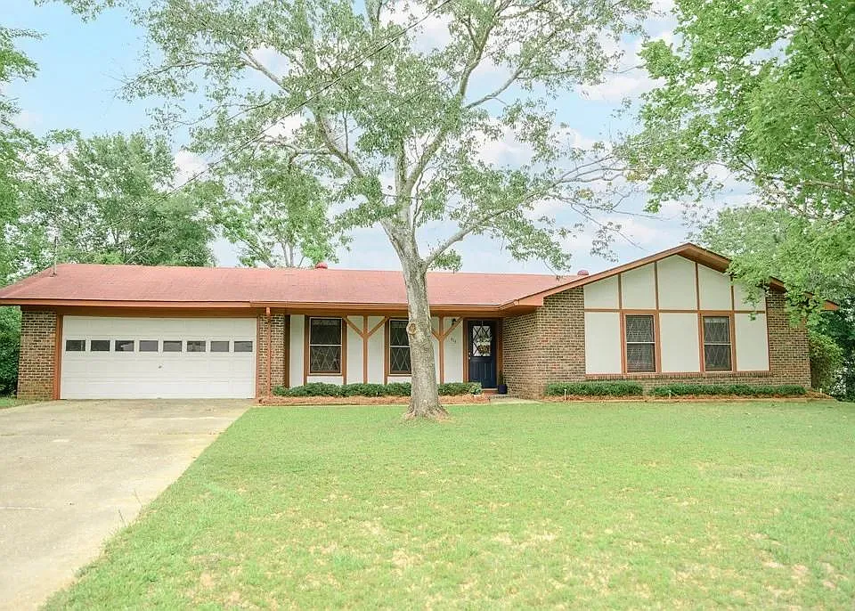 413 Christopher Dr