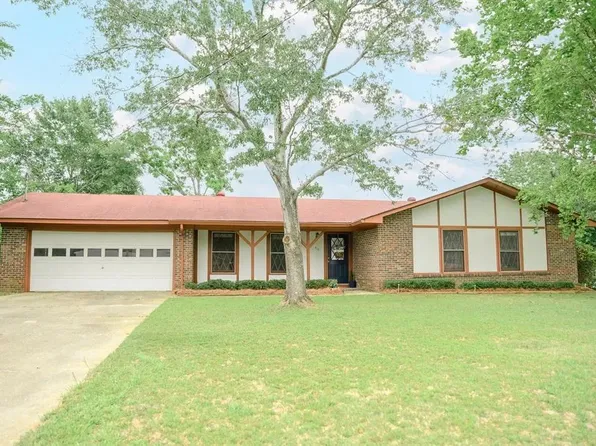 413 Christopher Dr, Dothan, AL 36301