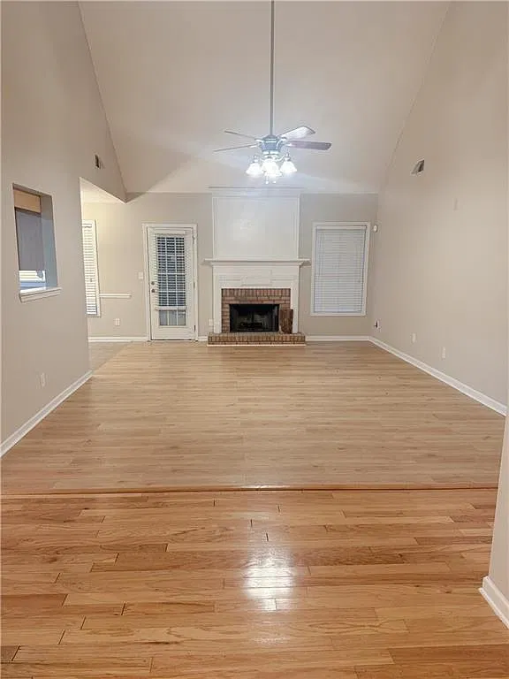 3 bed, 2.0 bath, 1850 sqft, $2,100 — Photo 3